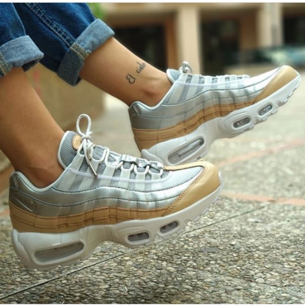 Nike Women's Sneakers in Silver and Tan